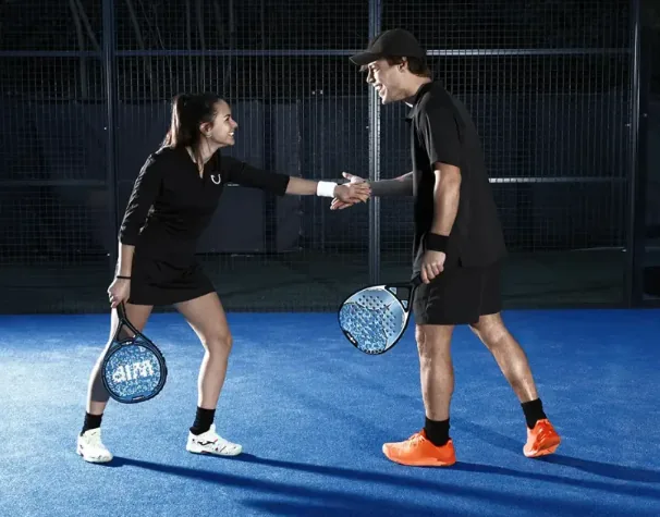 Jeu en équipe au padel