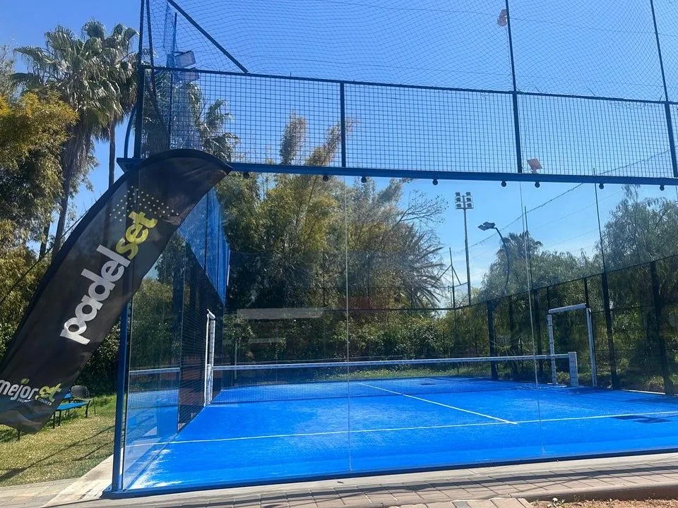 Terrain de padel haut de gamme installé par PadelSet