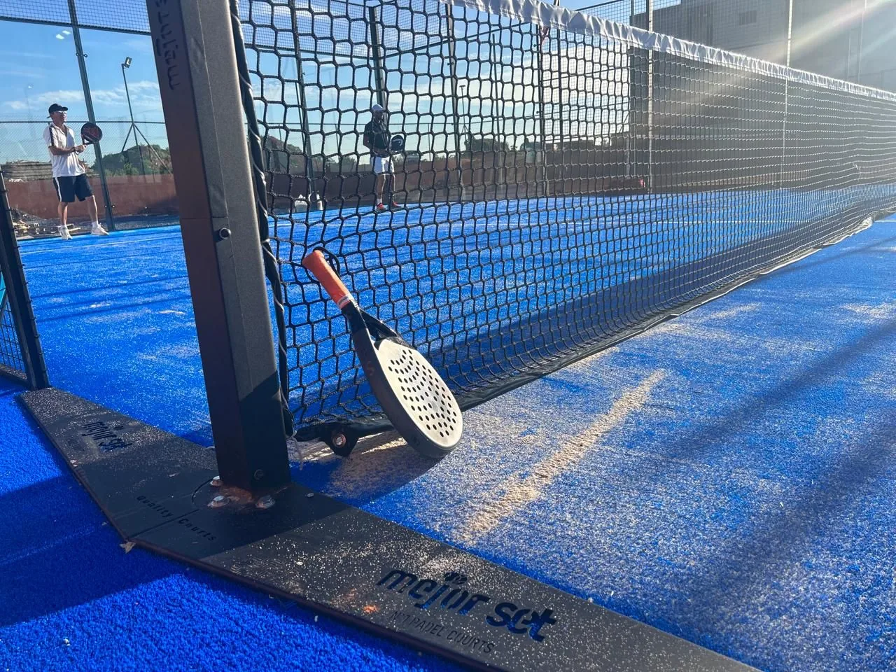 Finitions sur mesure d'un court de padel VPRO