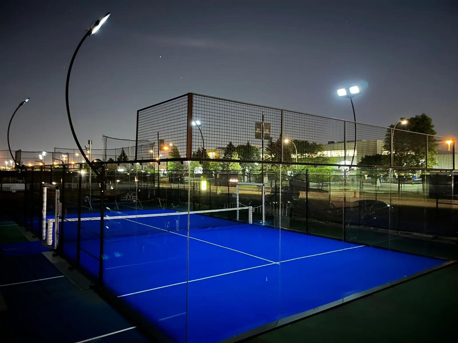 Éclairage LED d'un terrain de padel